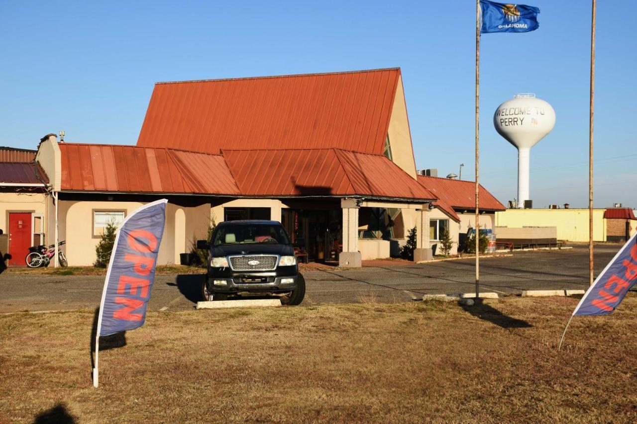 American Best Inn By Oyo I-35 Perry Near Lake Mcmurtry Exterior photo