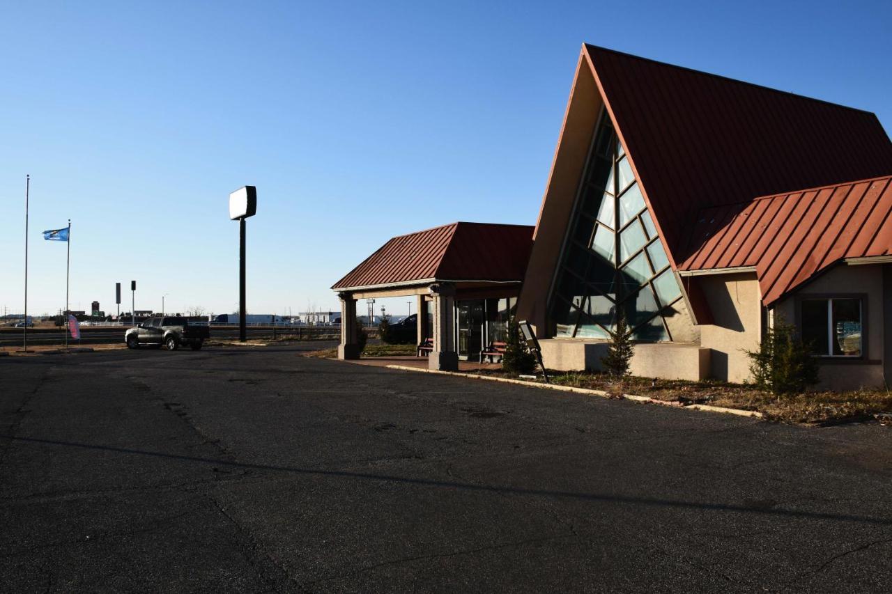 American Best Inn By Oyo I-35 Perry Near Lake Mcmurtry Exterior photo