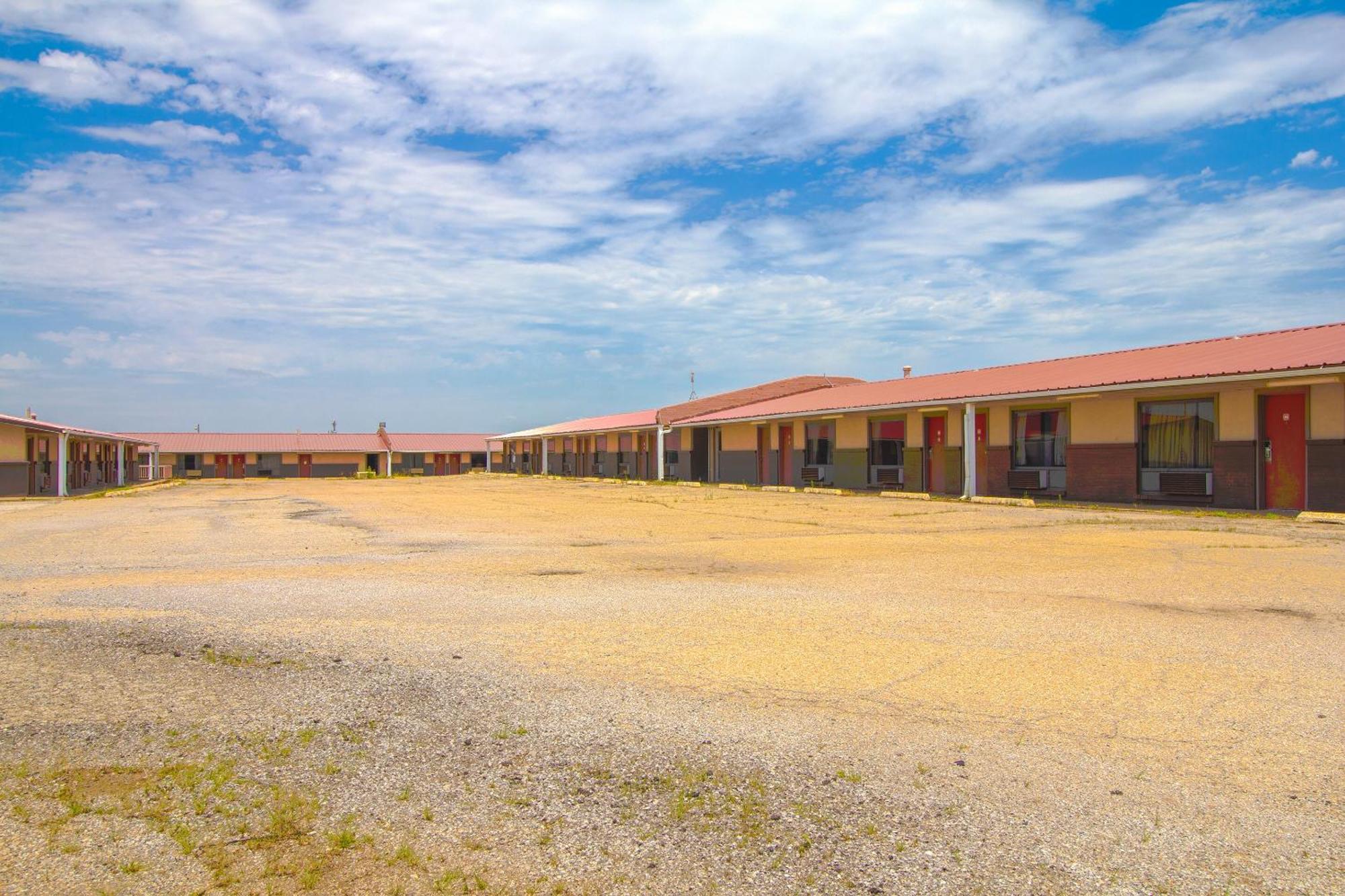 American Best Inn By Oyo I-35 Perry Near Lake Mcmurtry Exterior photo