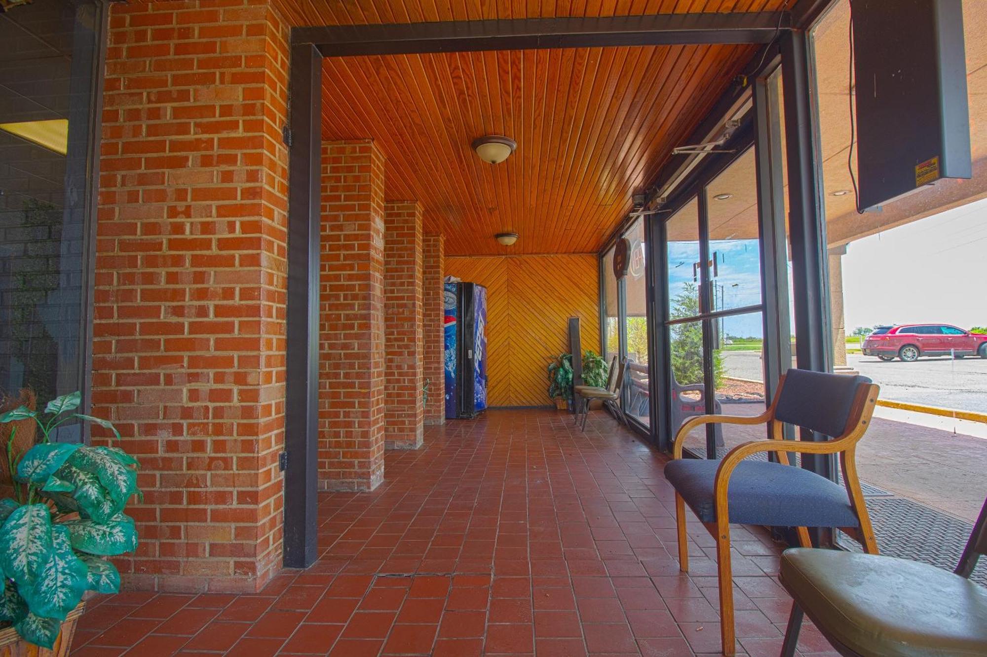 American Best Inn By Oyo I-35 Perry Near Lake Mcmurtry Exterior photo